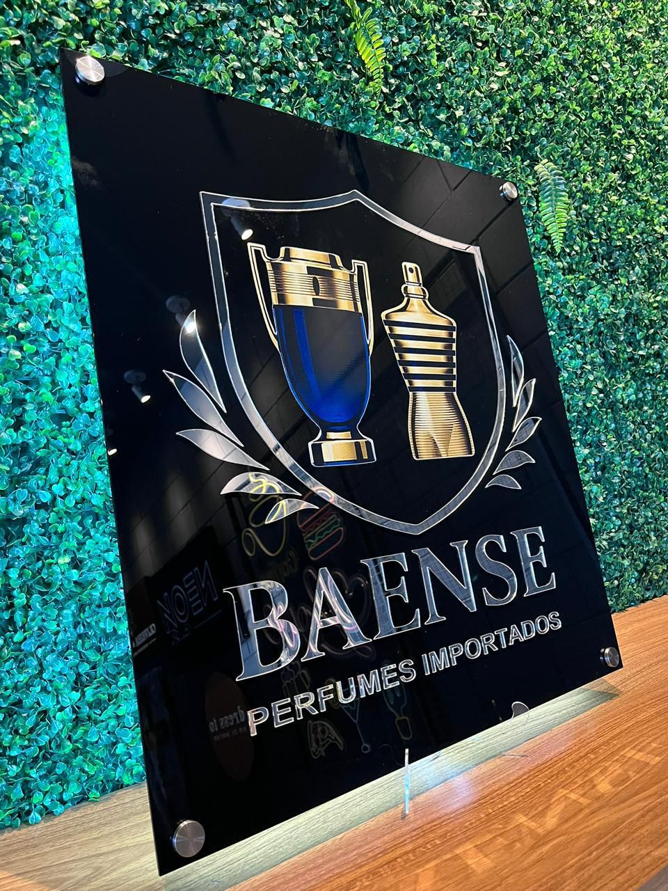 Placa acrílica premium Baense Perfumes Importados